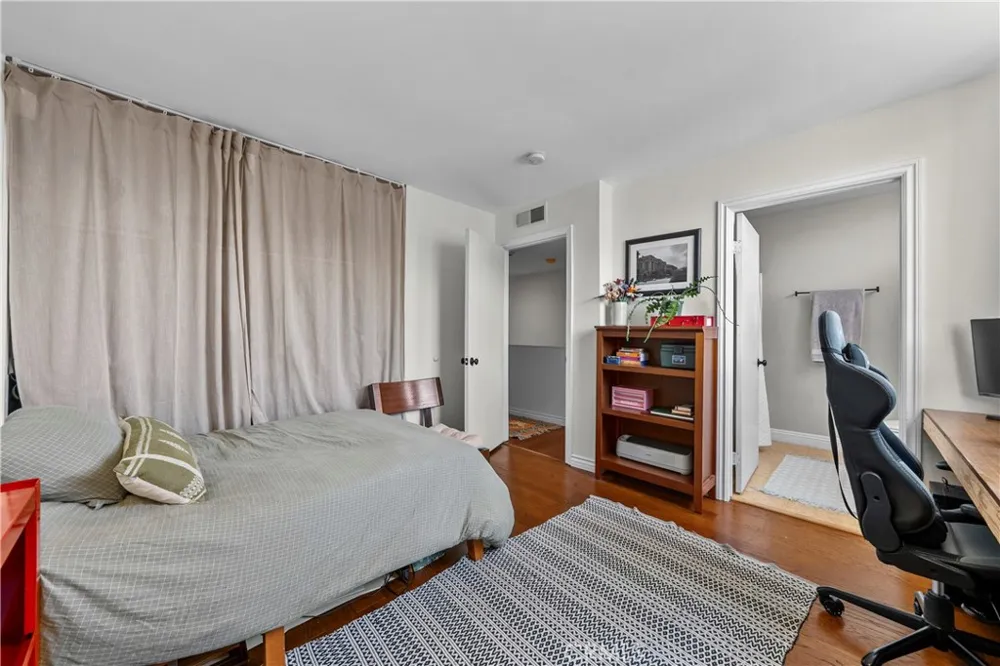13901 Olive View Lane #27 Sylmar, CA 91342