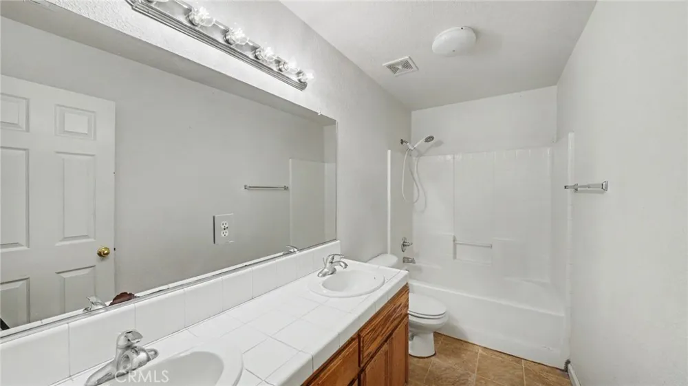 2204 W Sweet Water Court Merced, CA 95348