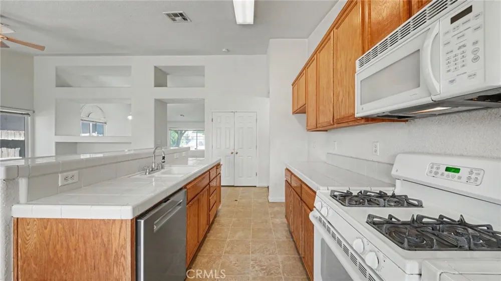 2204 W Sweet Water Court Merced, CA 95348