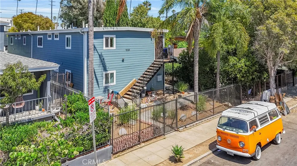 1034 Pleasantview Venice, CA 90291
