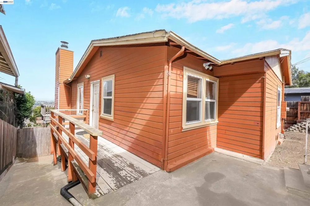 16805 President Dr Castro Valley, CA 94578