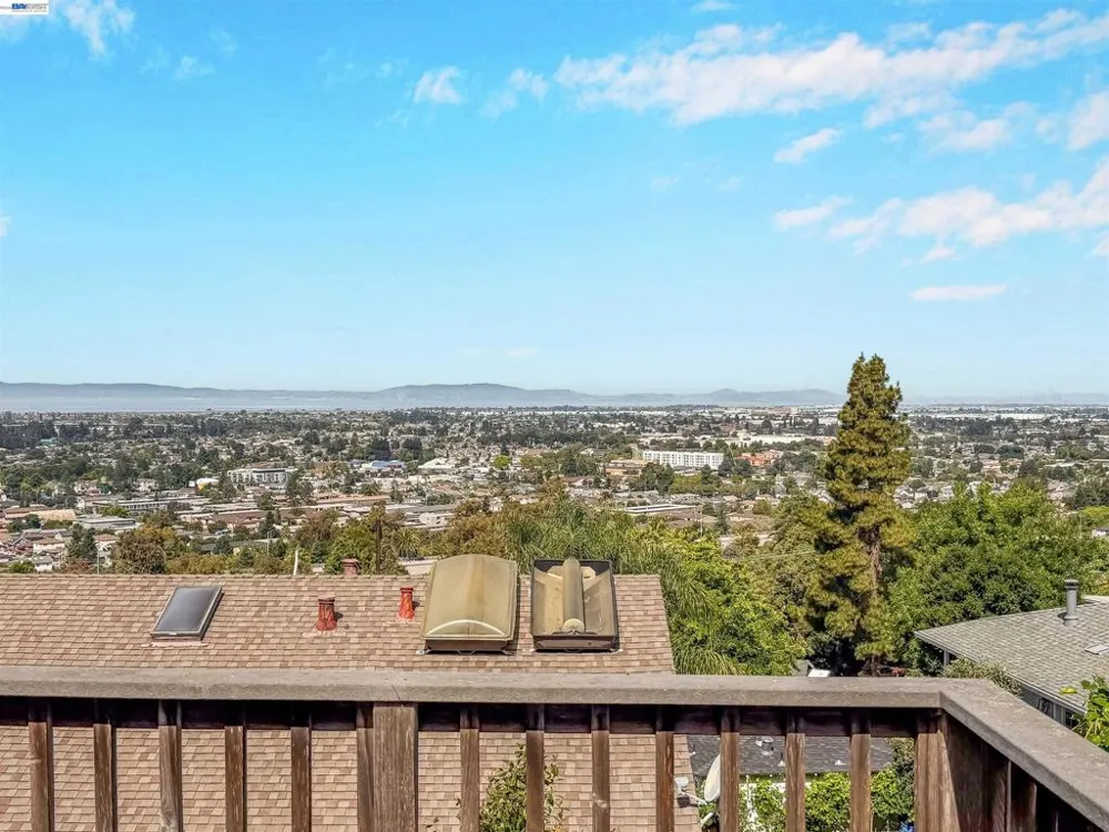 16805 President Dr Castro Valley, CA 94578