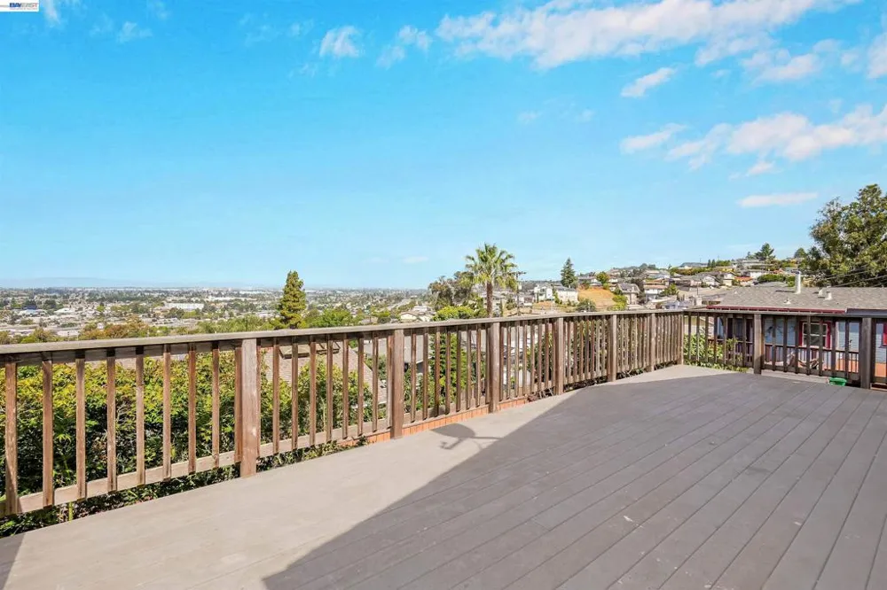 16805 President Dr Castro Valley, CA 94578