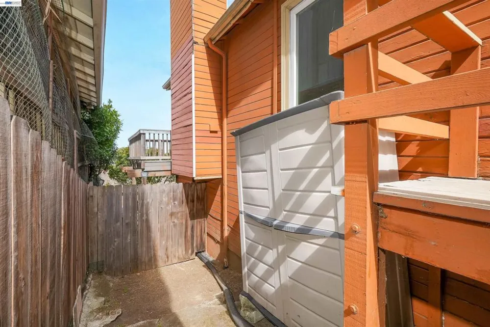 16805 President Dr Castro Valley, CA 94578