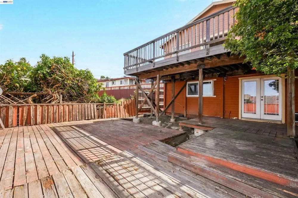 16805 President Dr Castro Valley, CA 94578