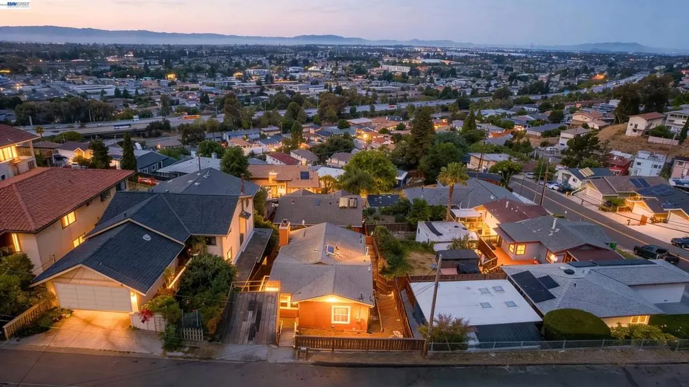 16805 President Dr Castro Valley, CA 94578