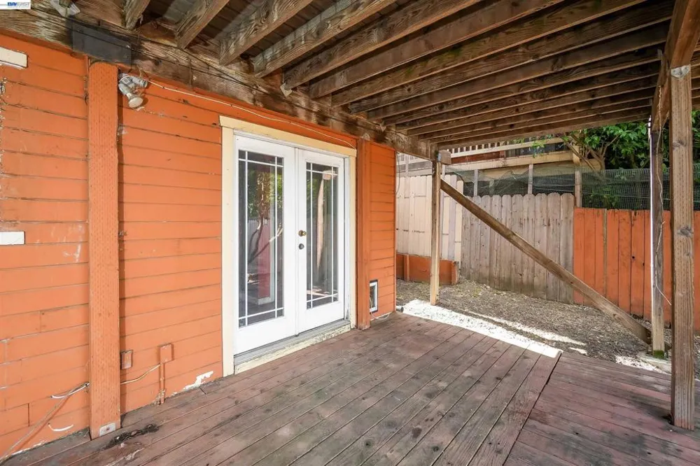 16805 President Dr Castro Valley, CA 94578
