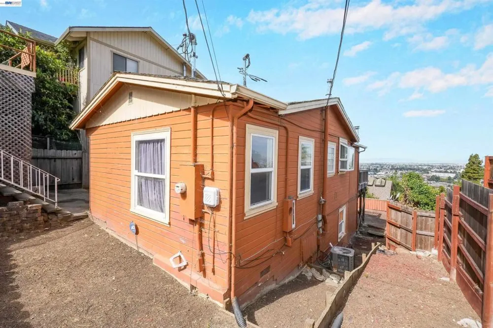 16805 President Dr Castro Valley, CA 94578