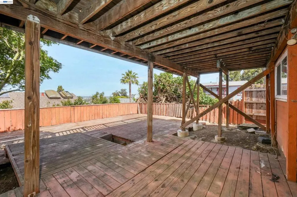 16805 President Dr Castro Valley, CA 94578