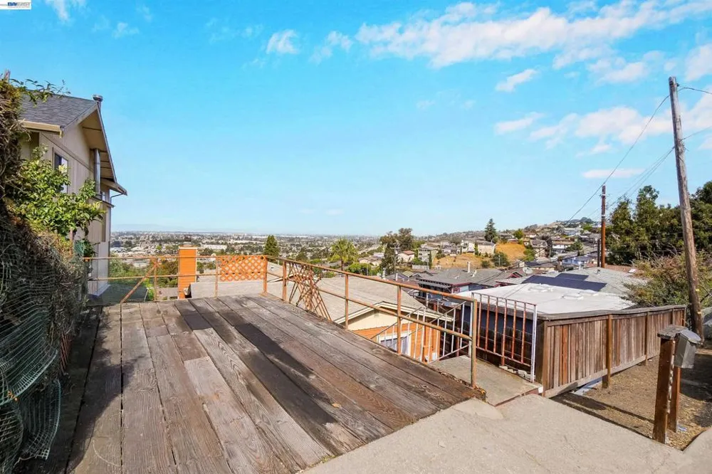 16805 President Dr Castro Valley, CA 94578