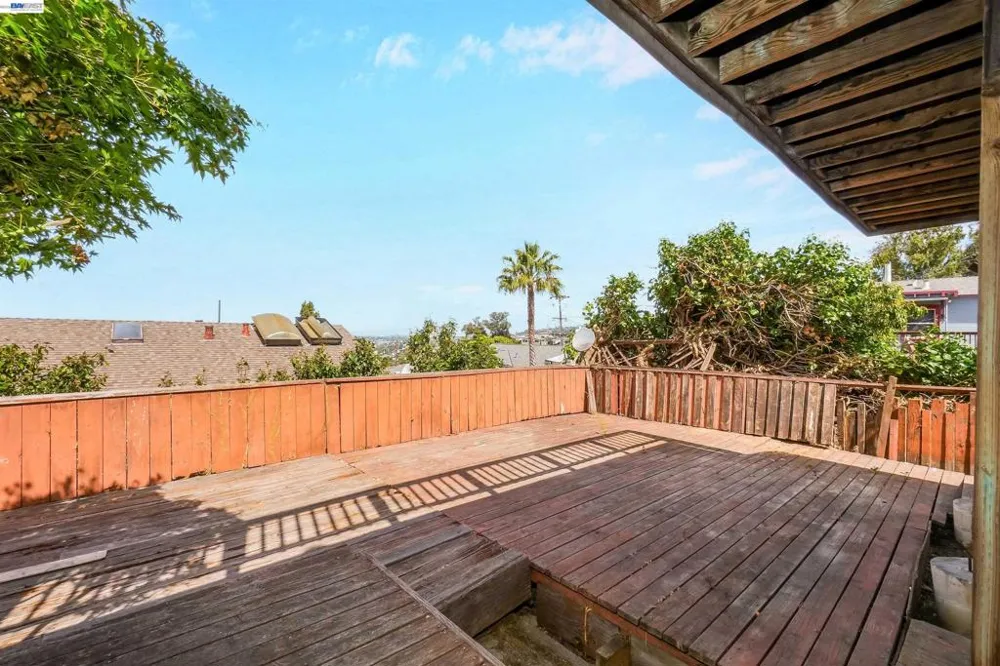 16805 President Dr Castro Valley, CA 94578