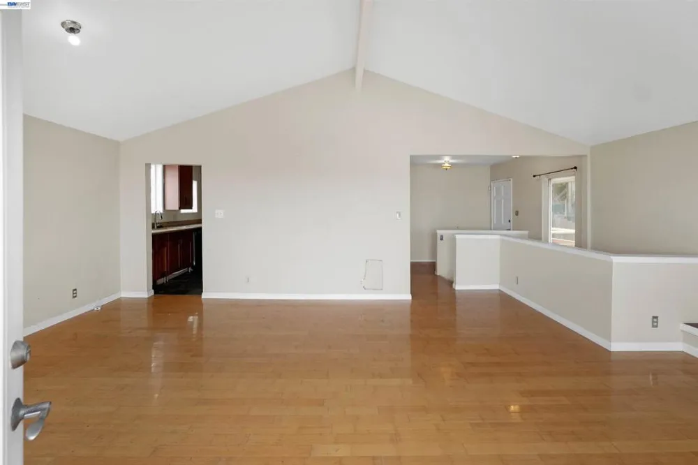 16805 President Dr Castro Valley, CA 94578