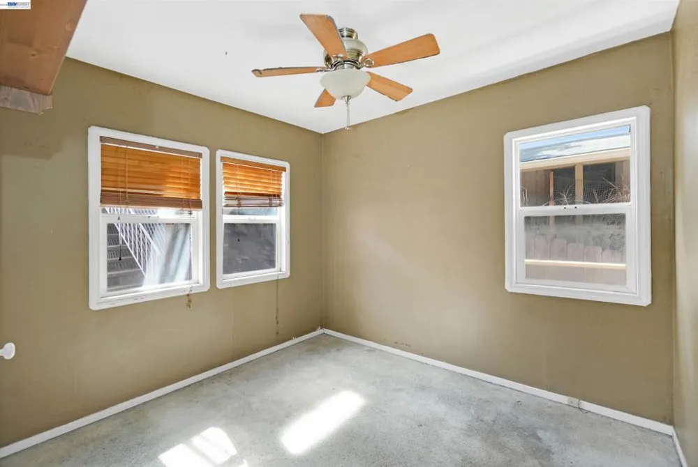 16805 President Dr Castro Valley, CA 94578