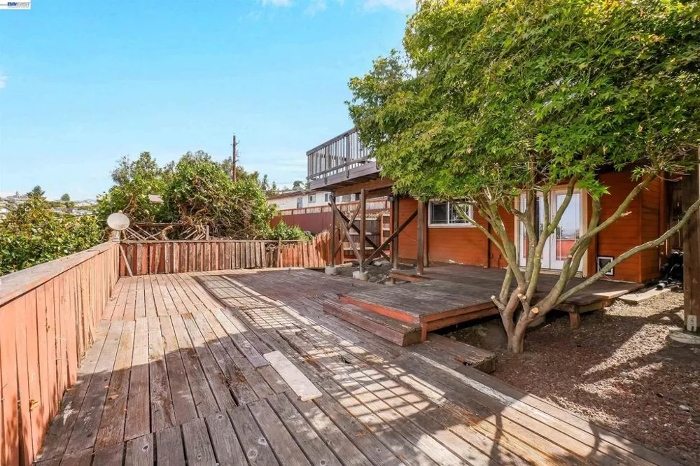 16805 President Dr Castro Valley, CA 94578
