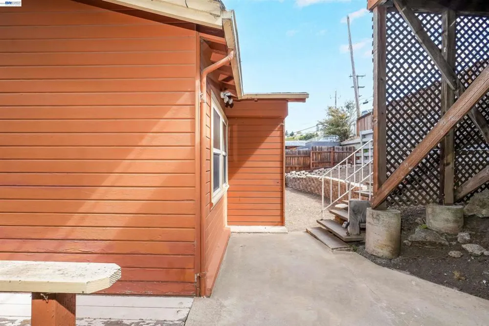 16805 President Dr Castro Valley, CA 94578
