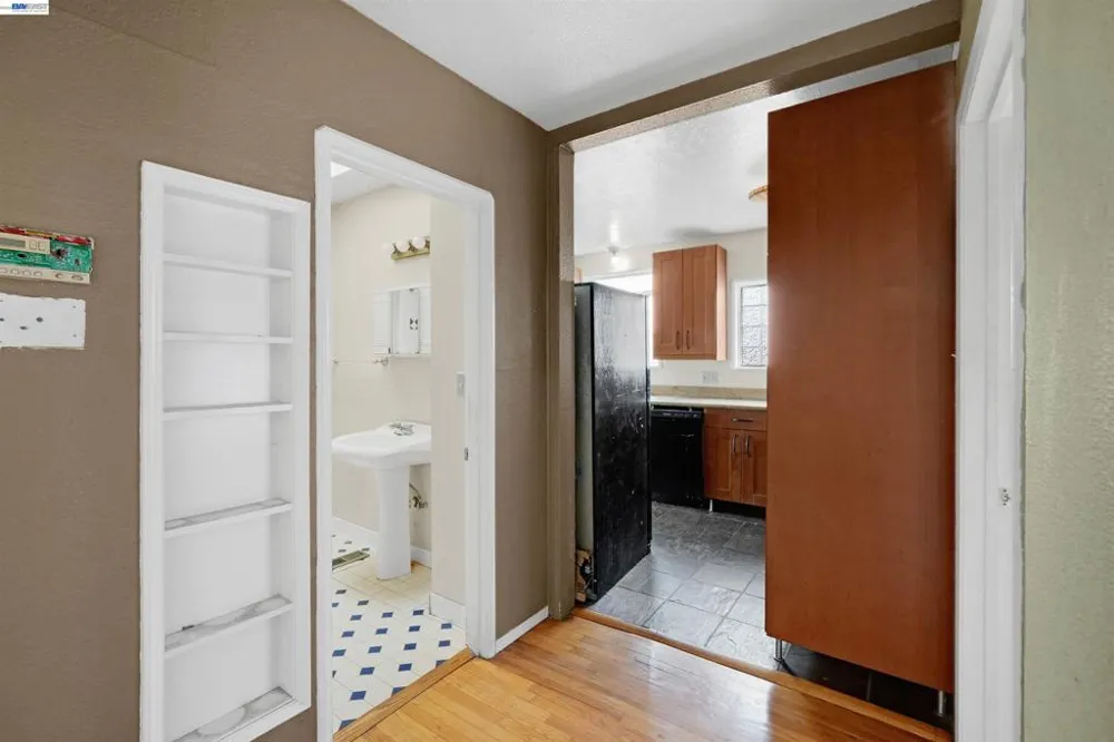 16805 President Dr Castro Valley, CA 94578