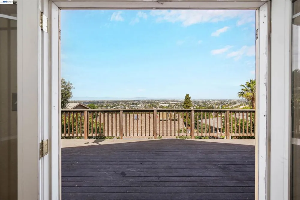 16805 President Dr Castro Valley, CA 94578