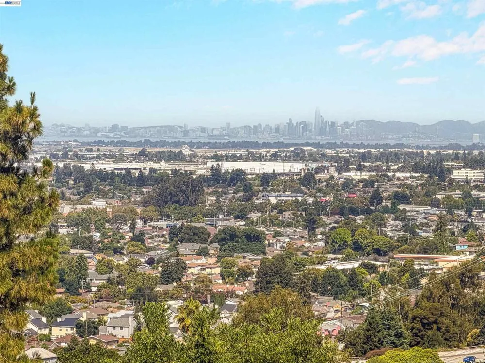 16805 President Dr Castro Valley, CA 94578