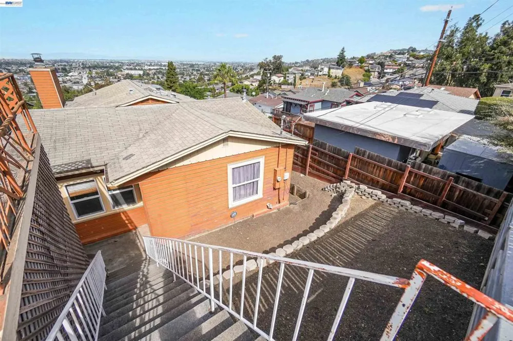 16805 President Dr Castro Valley, CA 94578