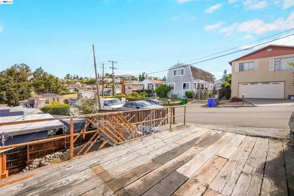16805 President Dr Castro Valley, CA 94578