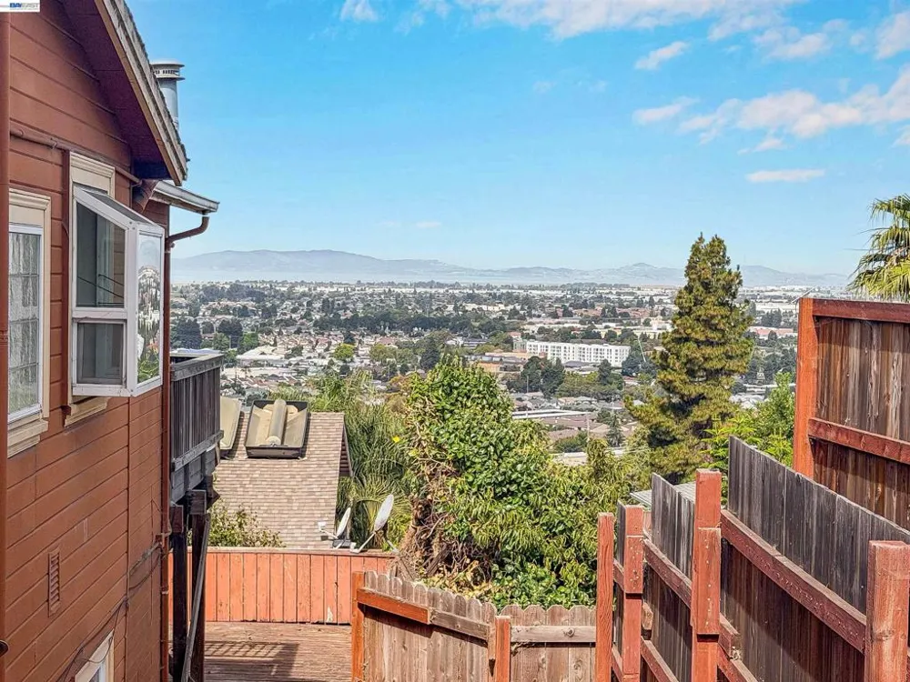 16805 President Dr Castro Valley, CA 94578