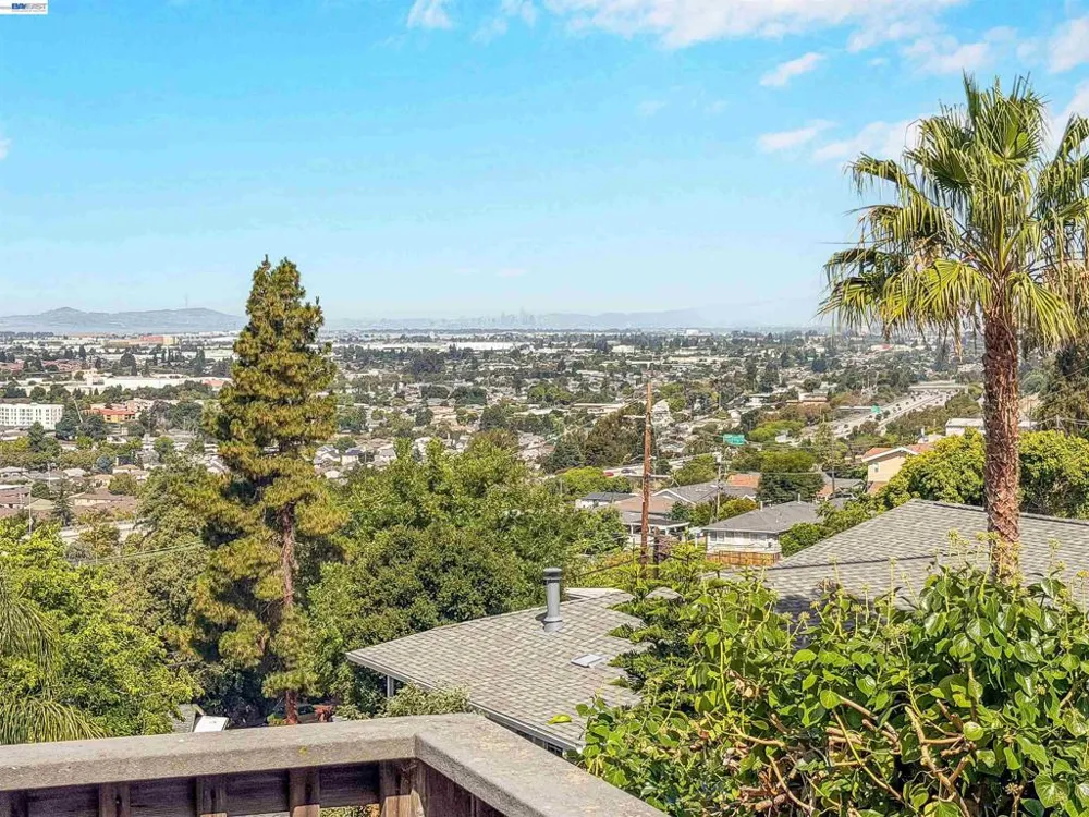 16805 President Dr Castro Valley, CA 94578