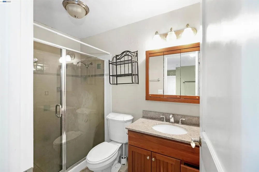 16805 President Dr Castro Valley, CA 94578