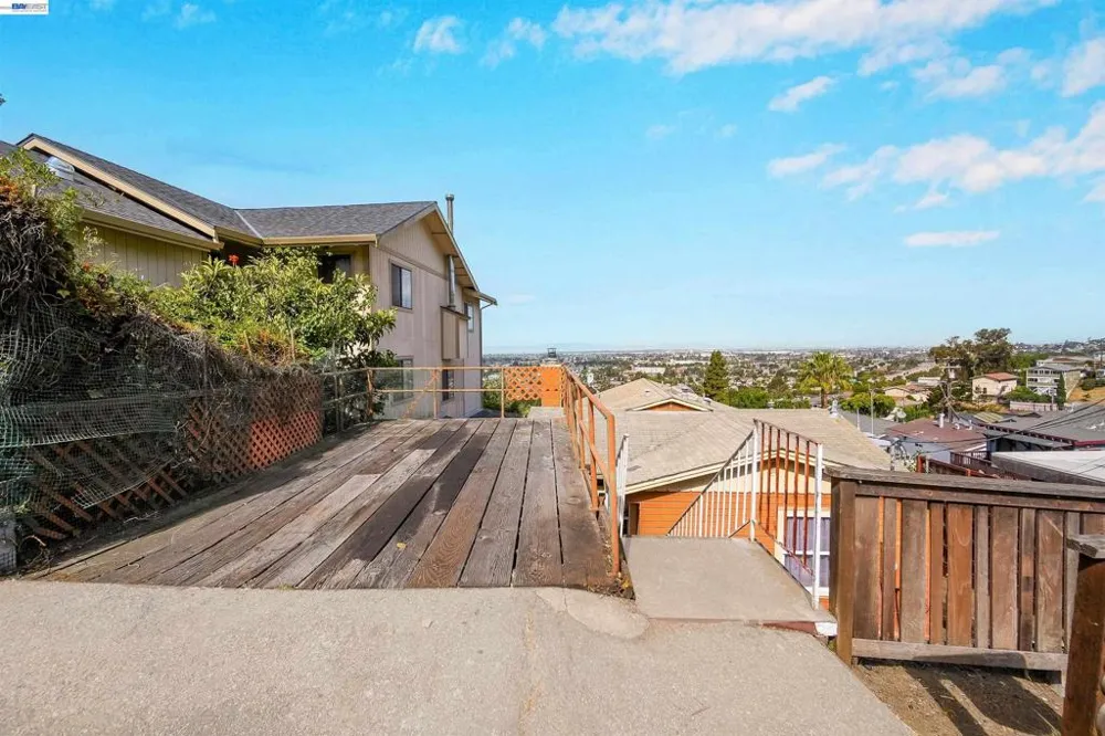 16805 President Dr Castro Valley, CA 94578
