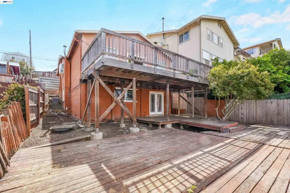 16805 President Dr Castro Valley, CA 94578