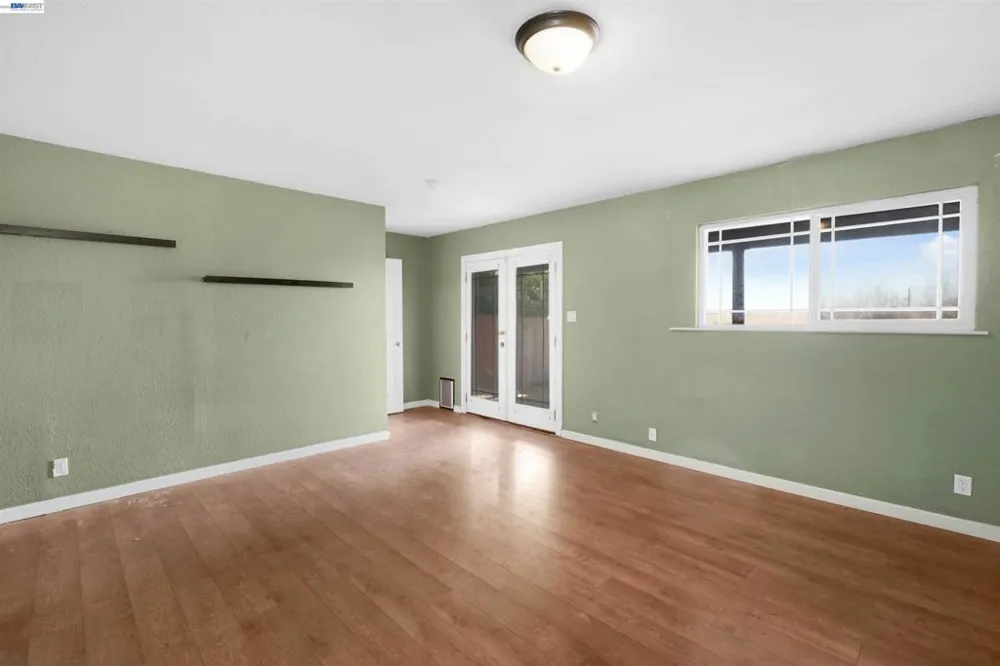 16805 President Dr Castro Valley, CA 94578