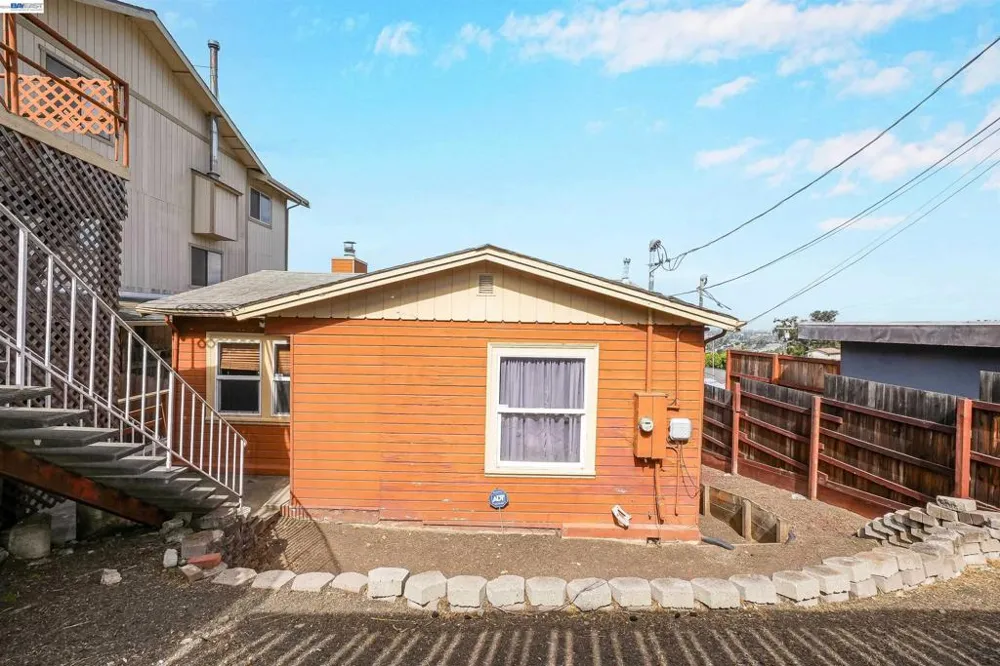 16805 President Dr Castro Valley, CA 94578
