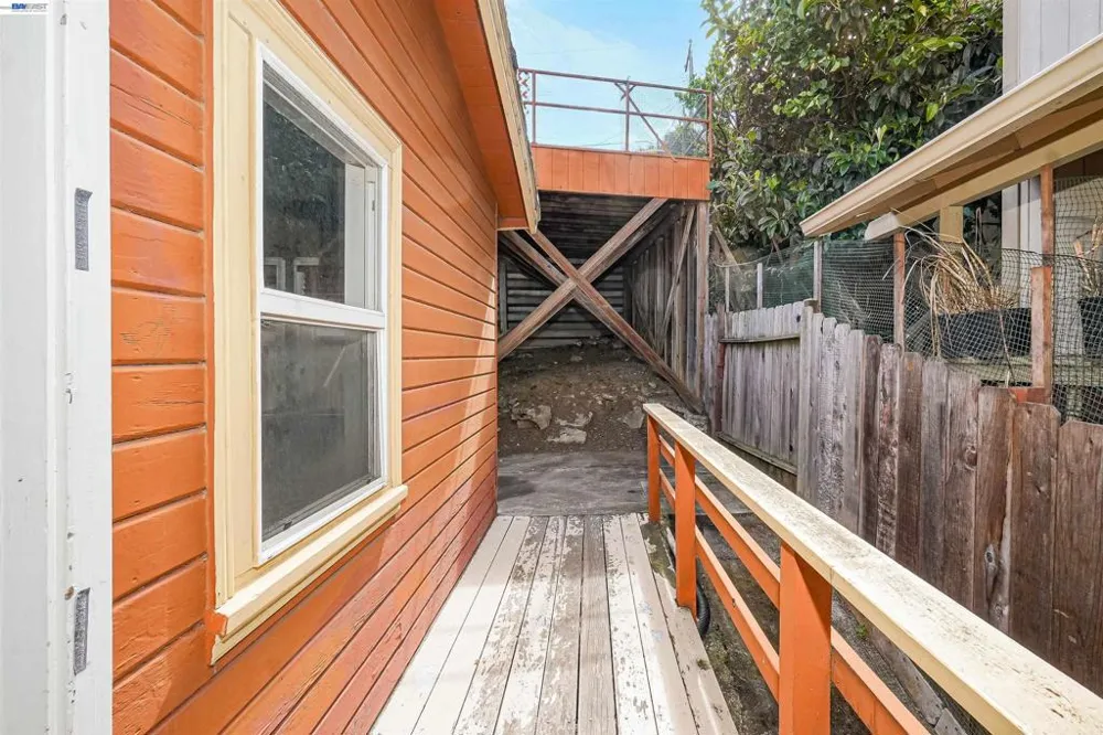 16805 President Dr Castro Valley, CA 94578