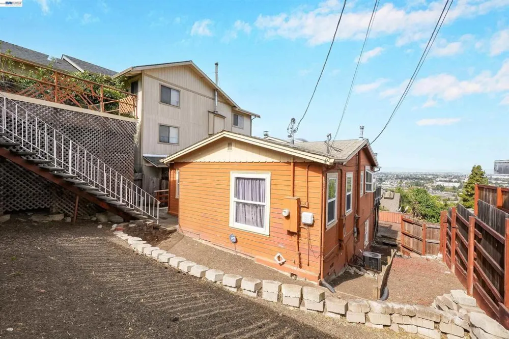 16805 President Dr Castro Valley, CA 94578