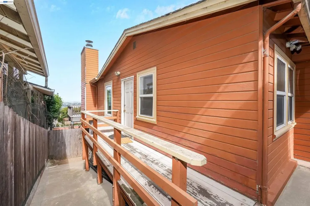 16805 President Dr Castro Valley, CA 94578