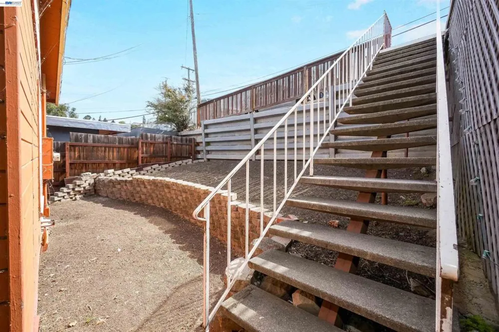 16805 President Dr Castro Valley, CA 94578