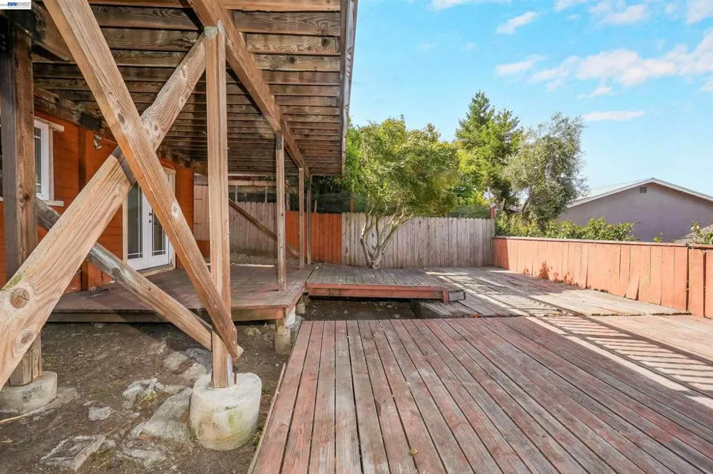 16805 President Dr Castro Valley, CA 94578