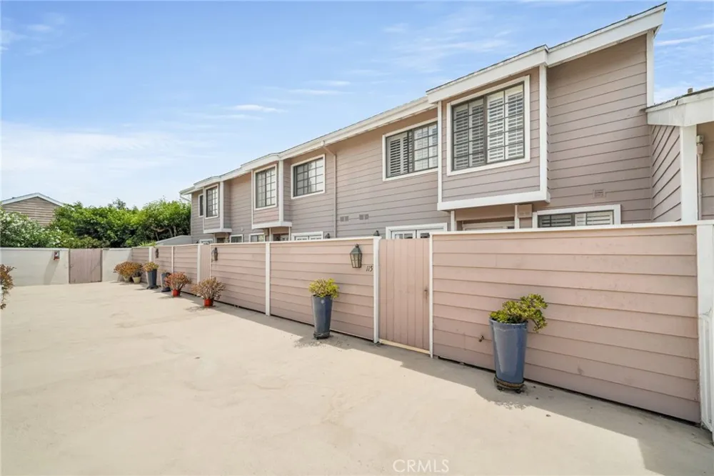 2700 Arlington Avenue #115 Torrance, CA 90501