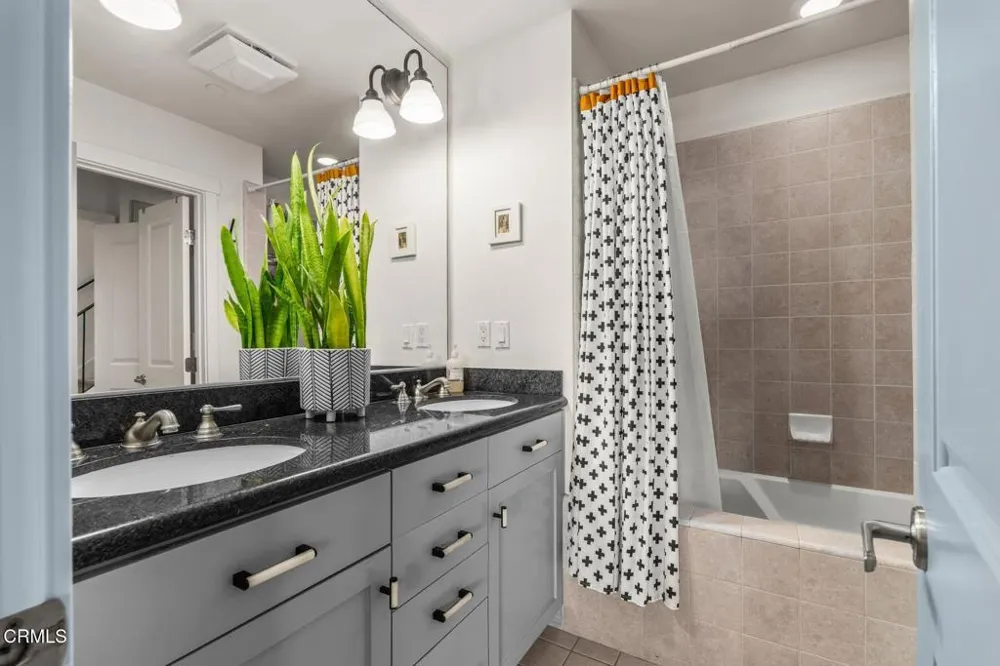 797 E Santa Clara Street Ventura, CA 93001