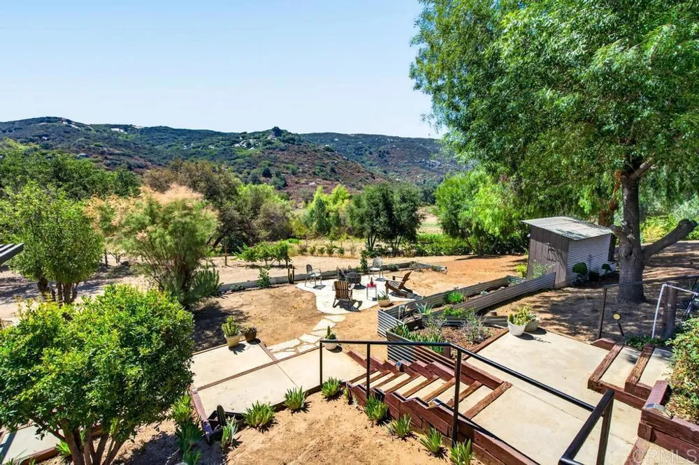 21041 Black Canyon Road Ramona, CA 92065