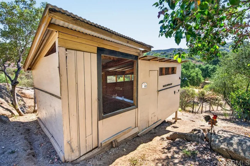 21041 Black Canyon Road Ramona, CA 92065