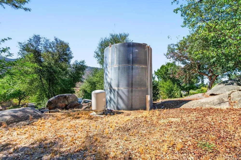 21041 Black Canyon Road Ramona, CA 92065