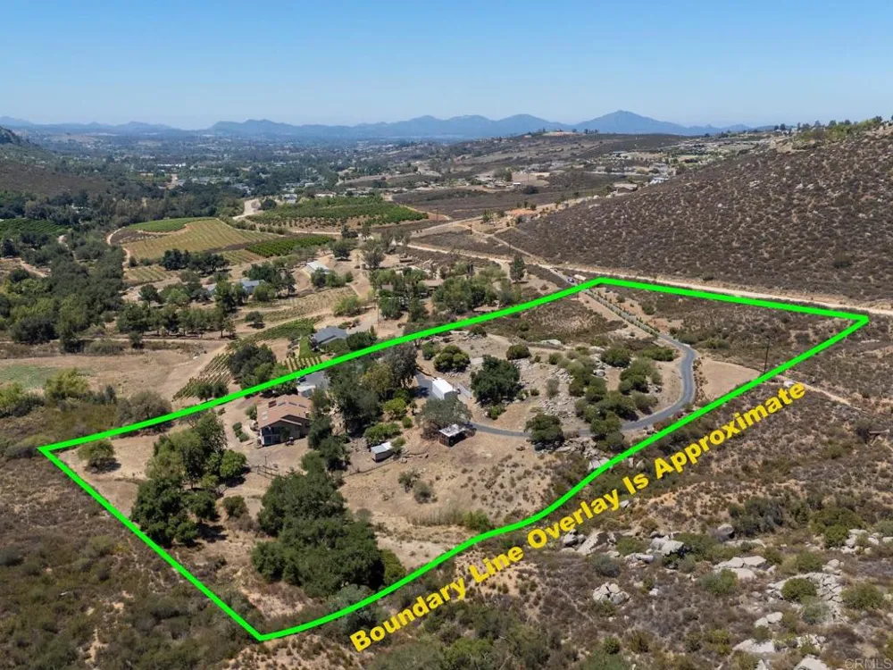 21041 Black Canyon Road Ramona, CA 92065