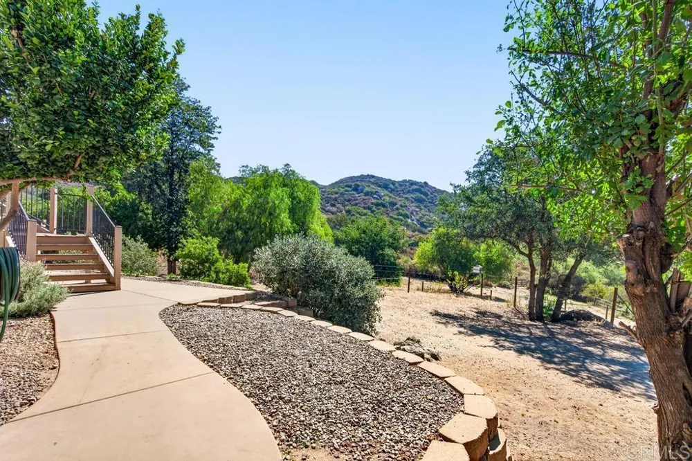 21041 Black Canyon Road Ramona, CA 92065