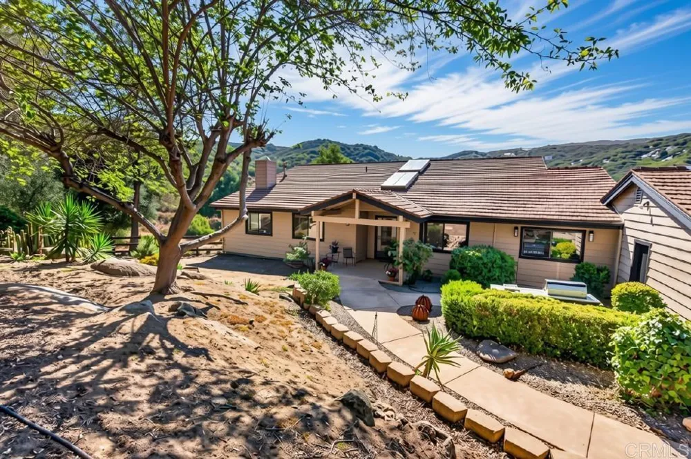 21041 Black Canyon Road Ramona, CA 92065