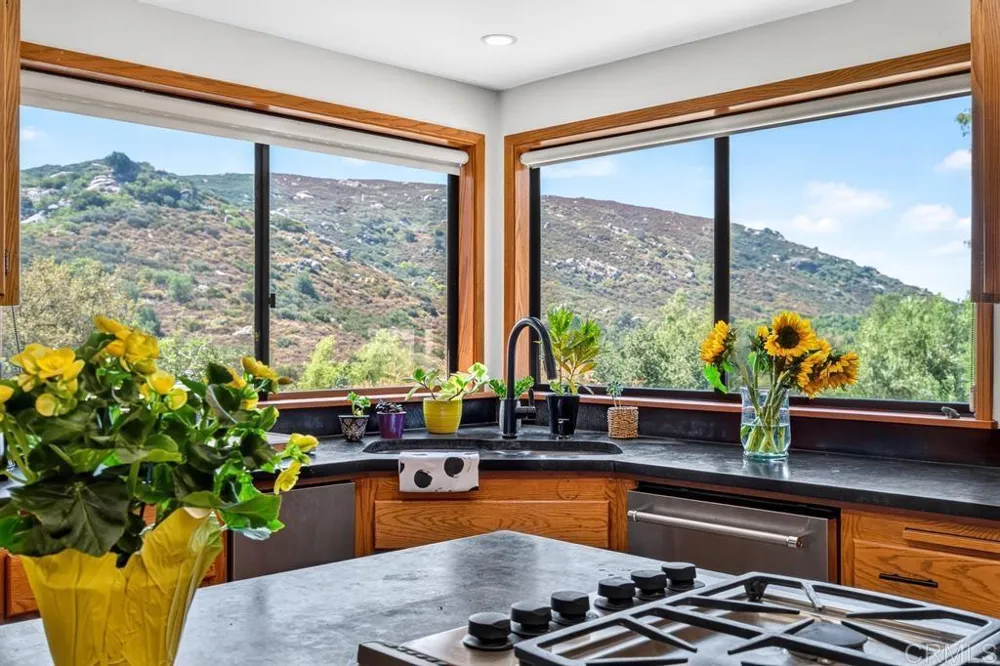 21041 Black Canyon Road Ramona, CA 92065