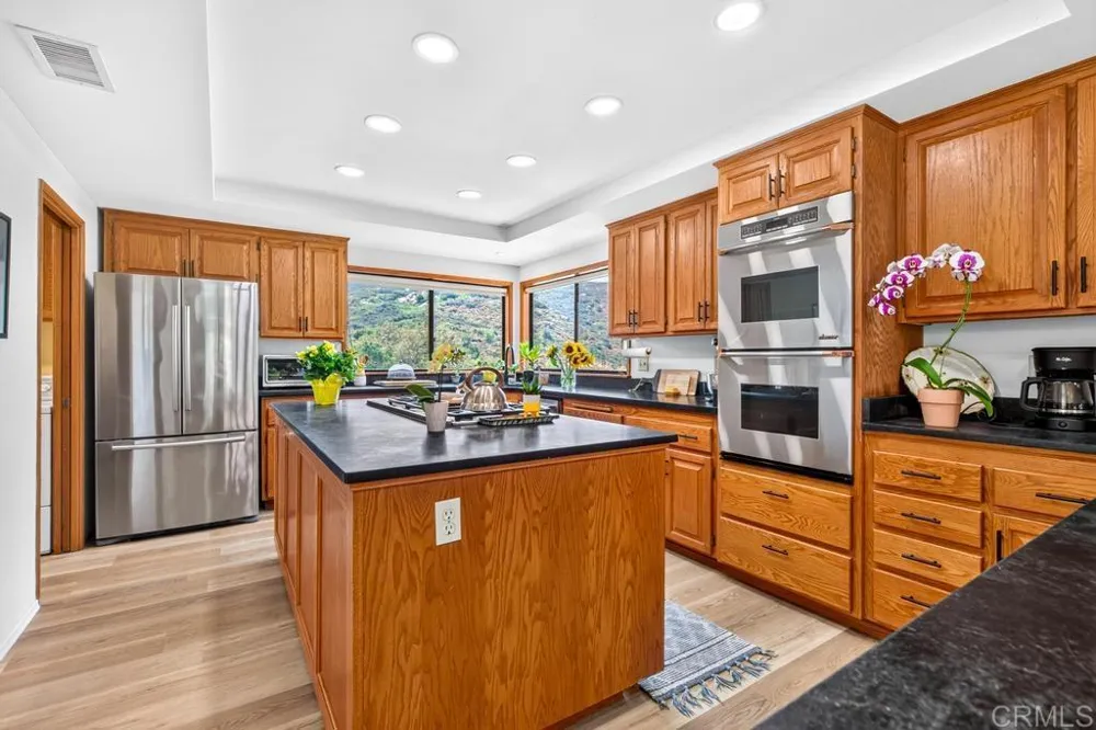 21041 Black Canyon Road Ramona, CA 92065