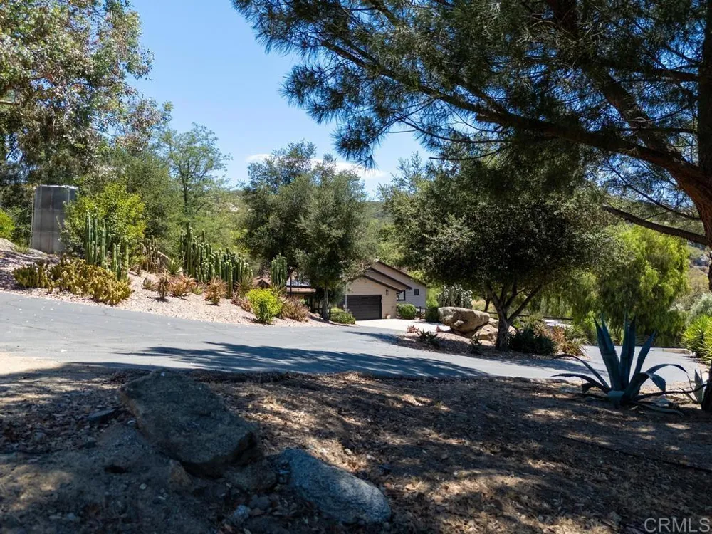 21041 Black Canyon Road Ramona, CA 92065