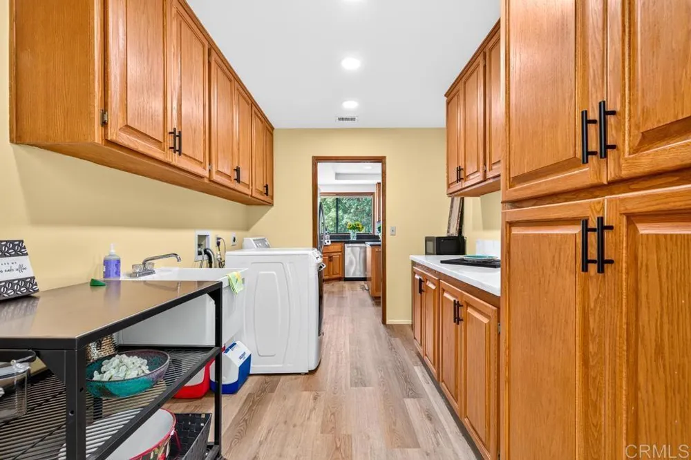 21041 Black Canyon Road Ramona, CA 92065