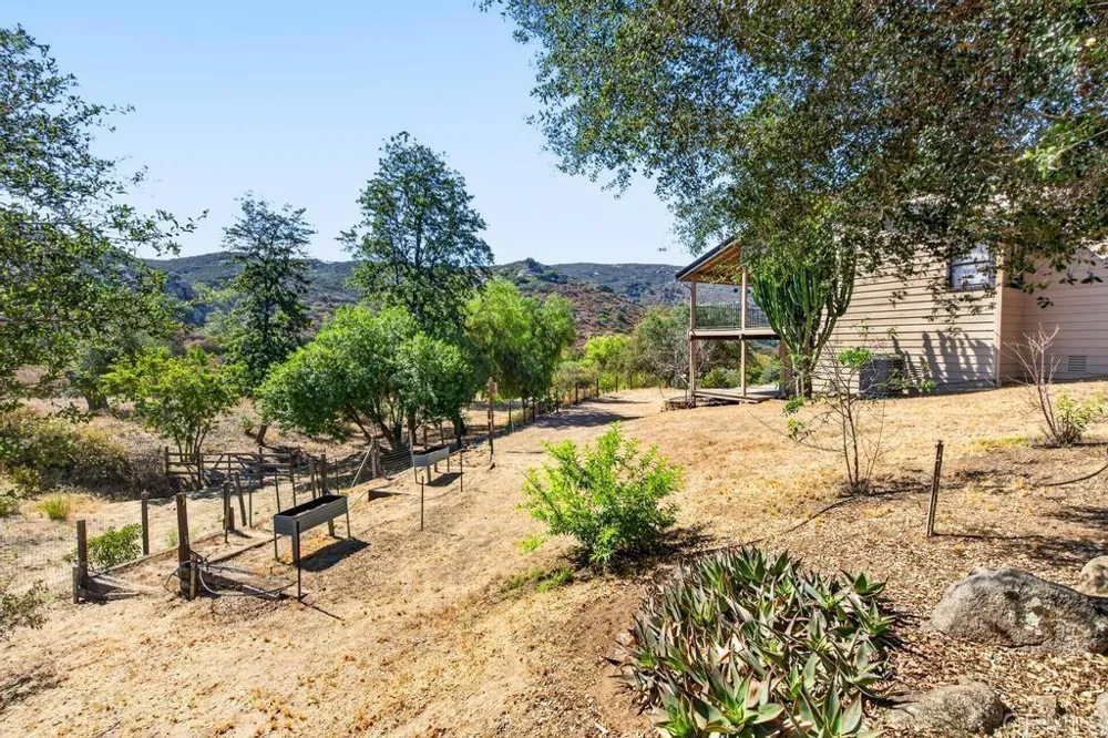 21041 Black Canyon Road Ramona, CA 92065