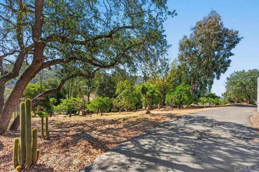 21041 Black Canyon Road Ramona, CA 92065